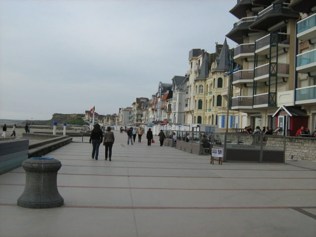 the promenade at wimeraux, showing a broad open walkway with hotels